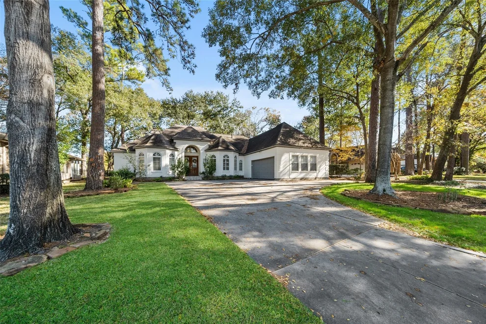 Unit for sale at 205 Springs Edge Drive, Montgomery, TX 77356