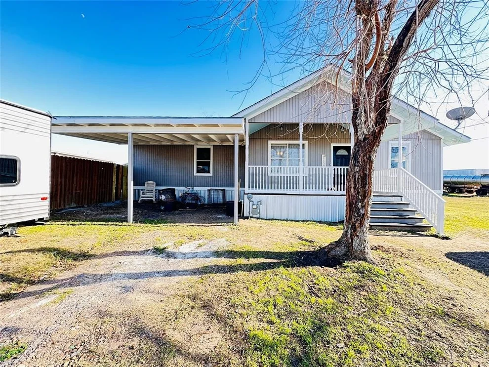 Unit for sale at 207 Dayly Street, Yoakum, TX 77995