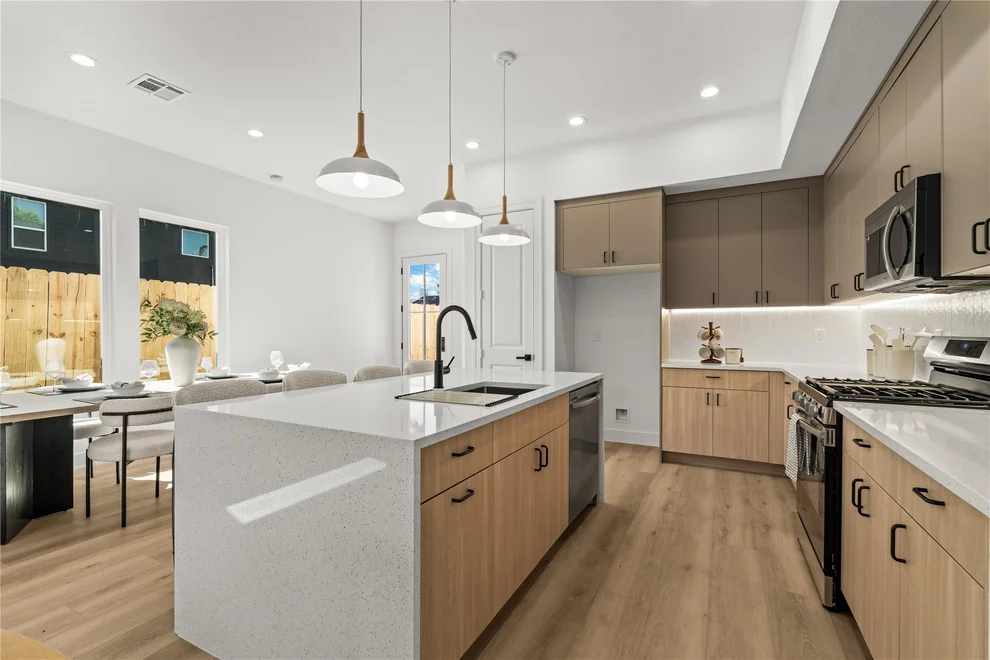 Unit for sale at 3012 & 3014 Beulah St, Houston, TX 77004