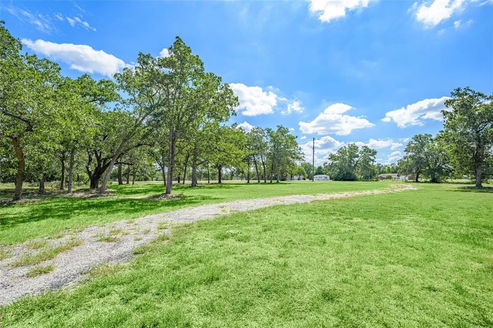 Unit for sale at 1945 E State Highway 159, Fayetteville, TX 78940