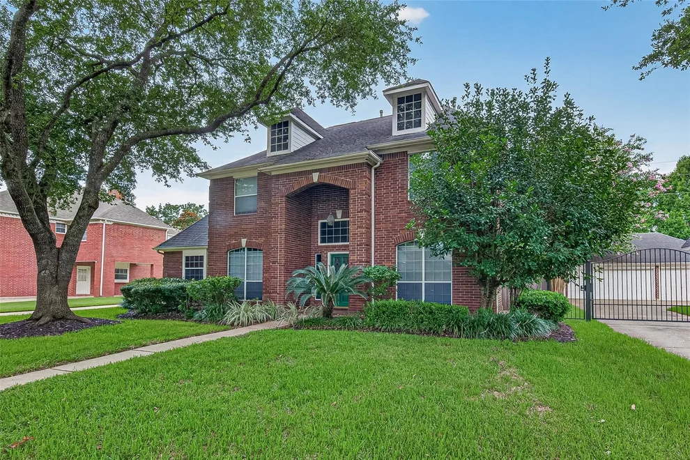 Unit for sale at 2202 Plantation Bend Drive, Sugar Land, TX 77478