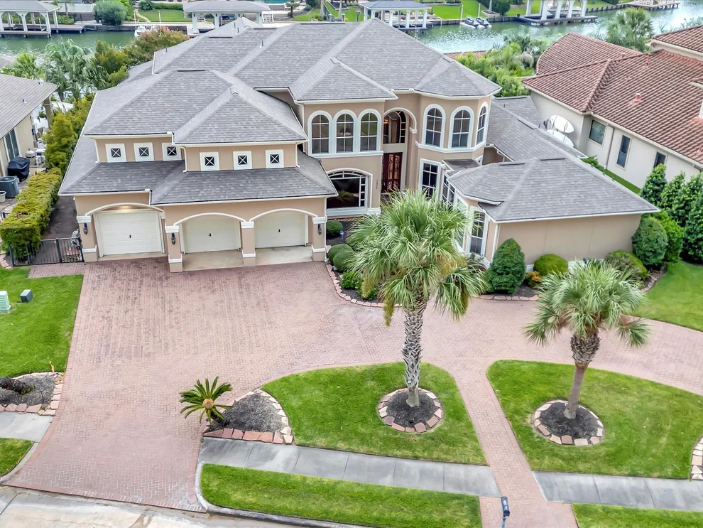 Unit for sale at 3006 S Island Drive, Seabrook, TX 77586