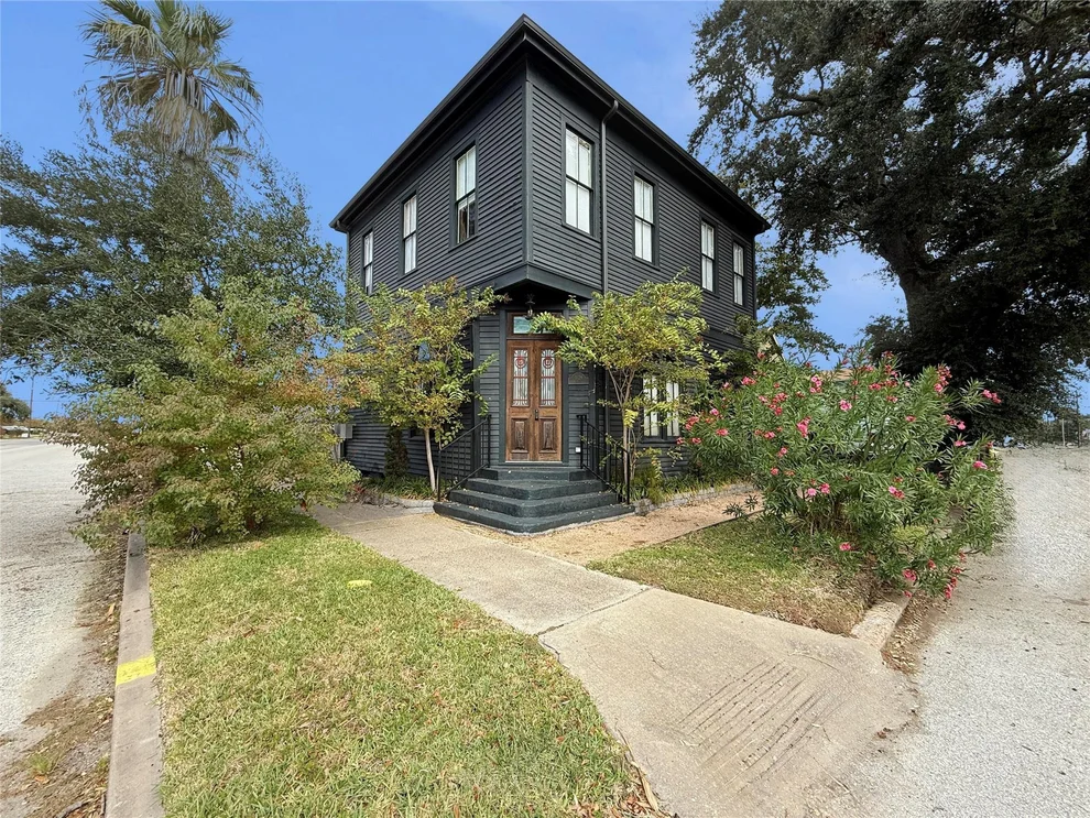 Unit for sale at 3128 Avenue L, Galveston, TX 77550