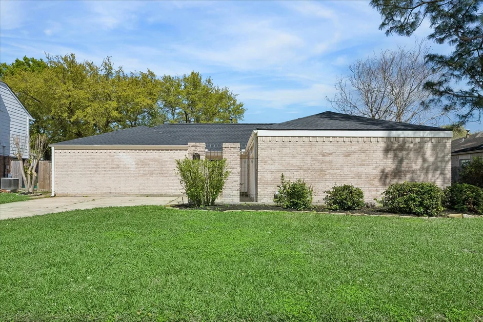 Unit for sale at 14907 Aspen Hills Drive, Houston, TX 77062