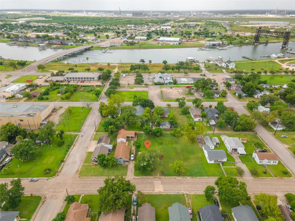 Unit for sale at 922 W 4th Street, Freeport, TX 77541