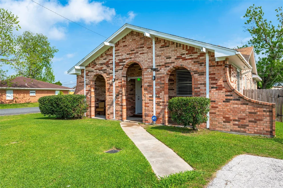 Unit for sale at 6918 Woodrow Street, Texas City, TX 77591