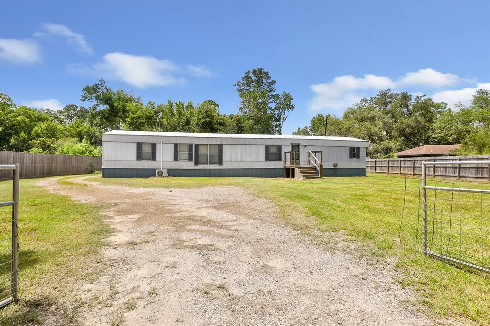 Unit for sale at 104 W Lawrence Street, Dayton, TX 77535