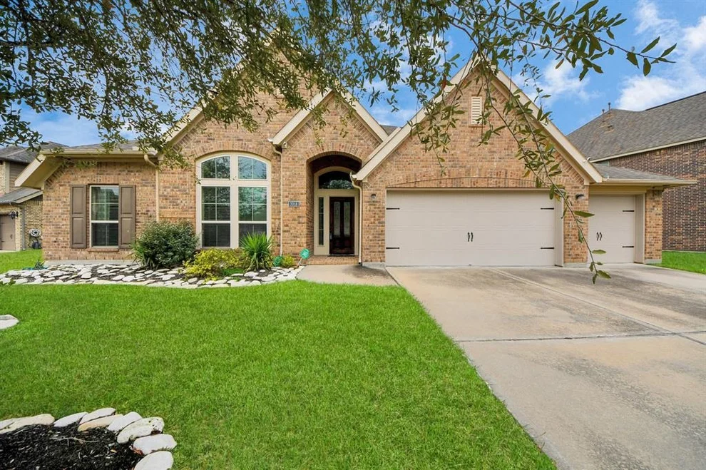 Unit for sale at 3018 Sunrise Run Lane, Pearland, TX 77584