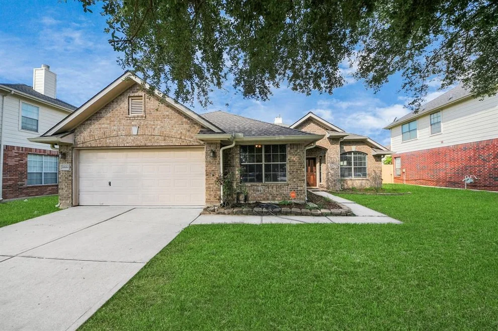 Unit for sale at 5522 Brazos Springs Drive, Sugar Land, TX 77479