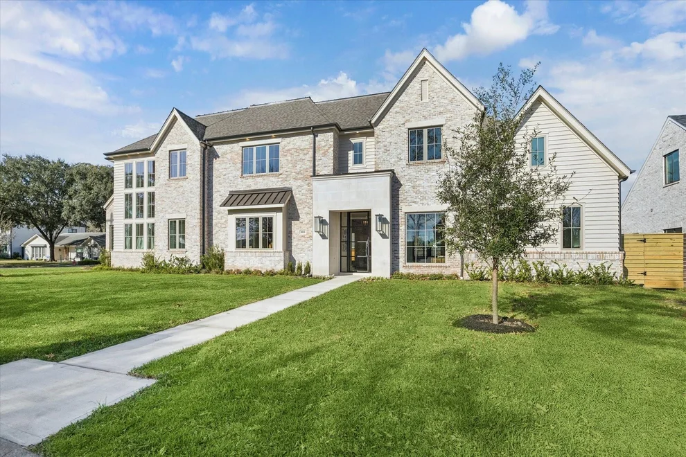 Unit for sale at 8818 Echo Valley Drive, Spring Valley Village, TX 77055