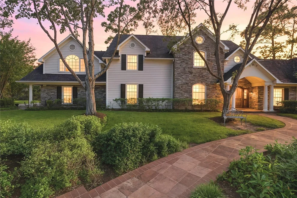 Unit for sale at 2 Soldiers Creek Circle, Hunters Creek Village, TX 77024