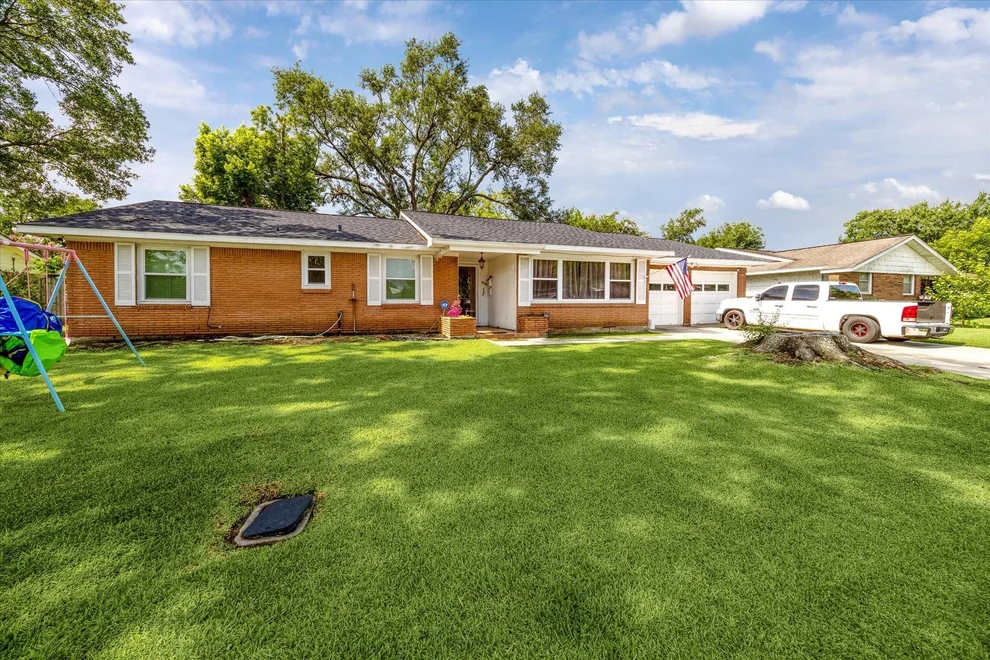 Unit for sale at 606 Brook Lane, Pasadena, TX 77502