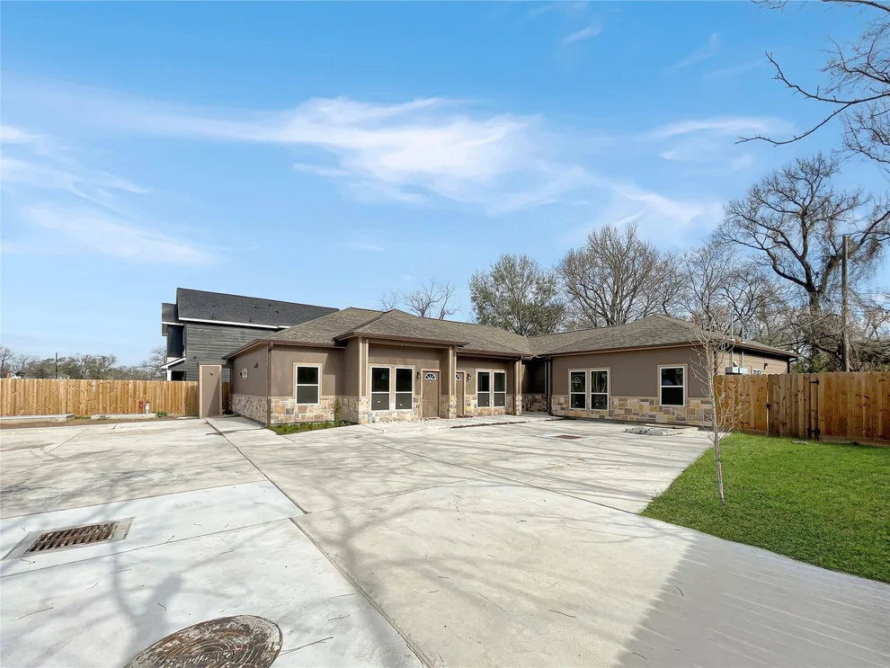 Unit for sale at 8310 Williamsdell, Houston, TX 77088