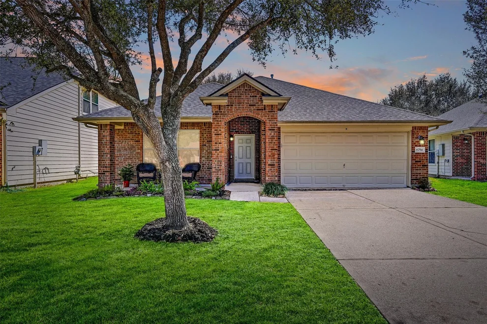 Unit for sale at 6754 River Ridge Lane, Dickinson, TX 77539