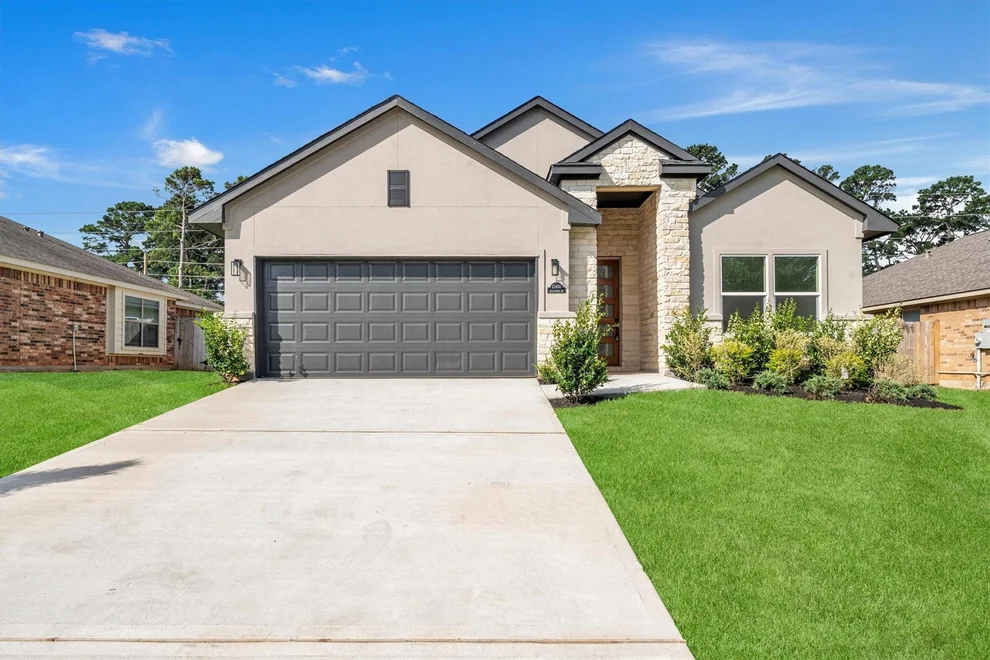 Unit for sale at 13405 Raintree Drive, Montgomery, TX 77356