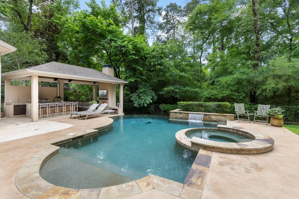 Unit for sale at 82 E Bracebridge Circle, The Woodlands, TX 77382