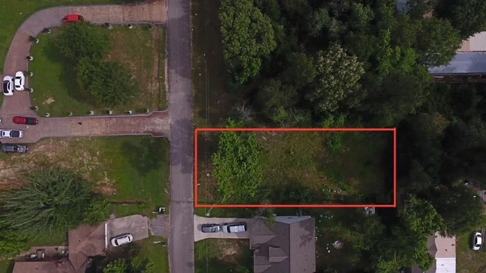 Unit for sale at 14962 Indian Hill Trail, Willis, TX 77378