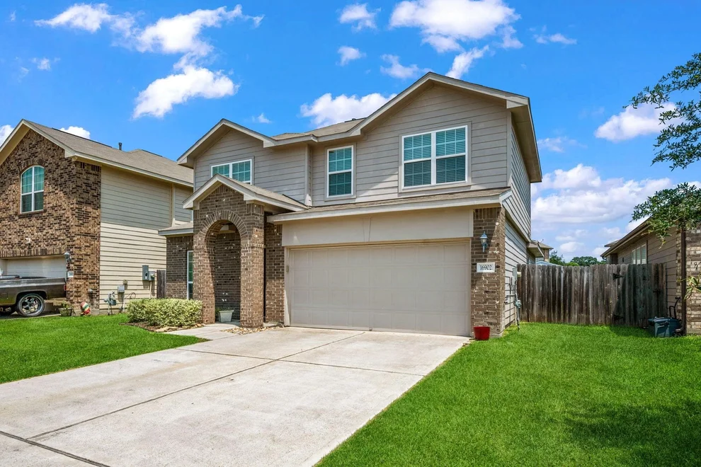 Unit for sale at 16902 Beretta Bend Drive, Humble, TX 77396