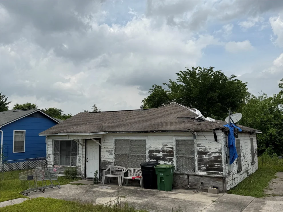 Unit for sale at 8101 Darlington Drive, Houston, TX 77028