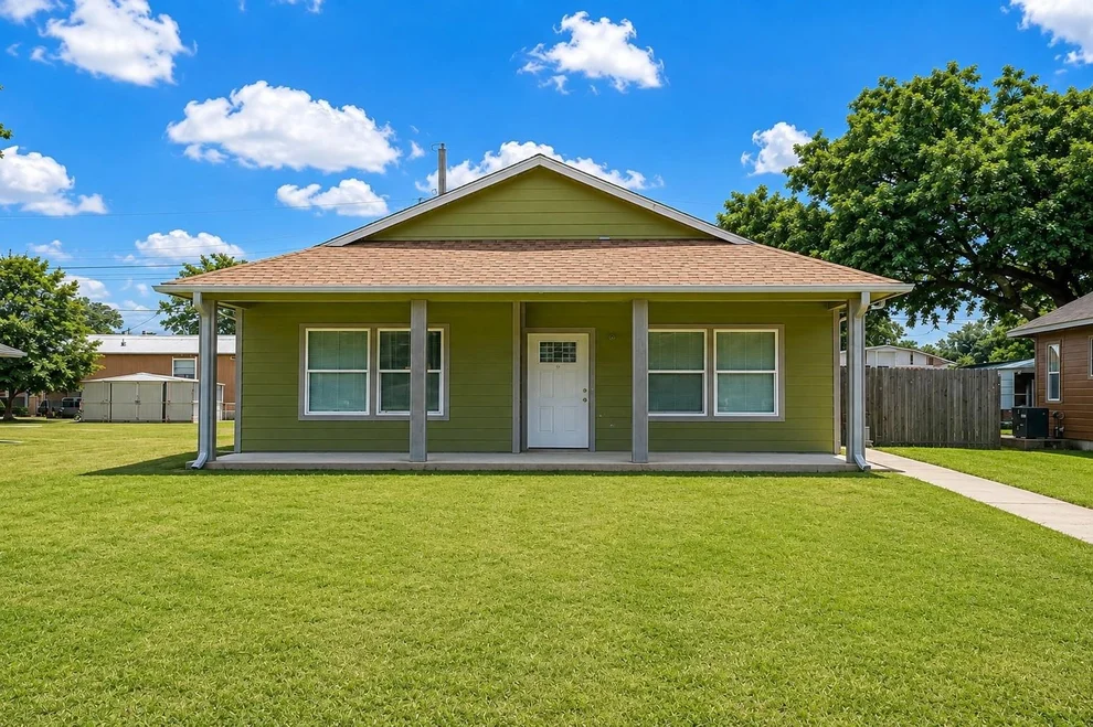 Unit for sale at 1020 10th Street, Hempstead, TX 77445