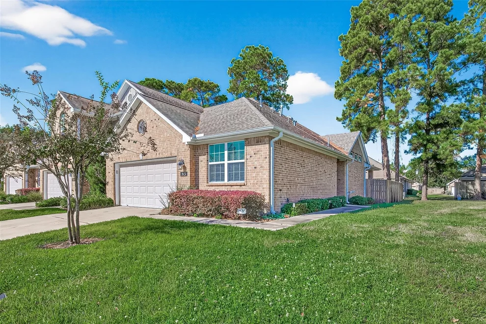 Unit for sale at 2026 Que Manor Drive, Houston, TX 77090
