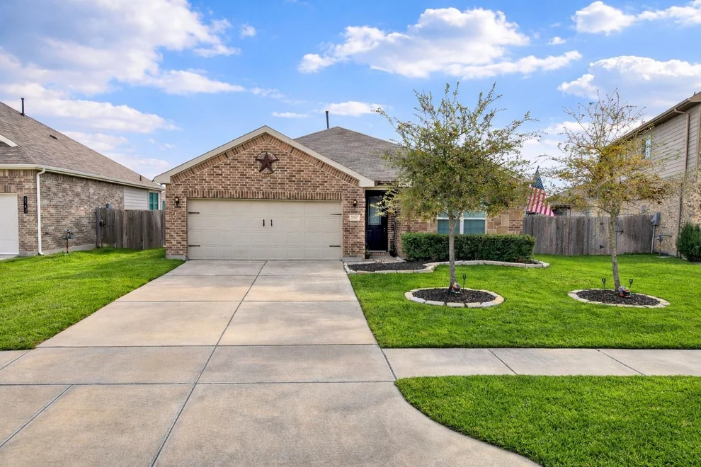 Unit for sale at 4610 Monarch Bend Lane, Rosenberg, TX 77469