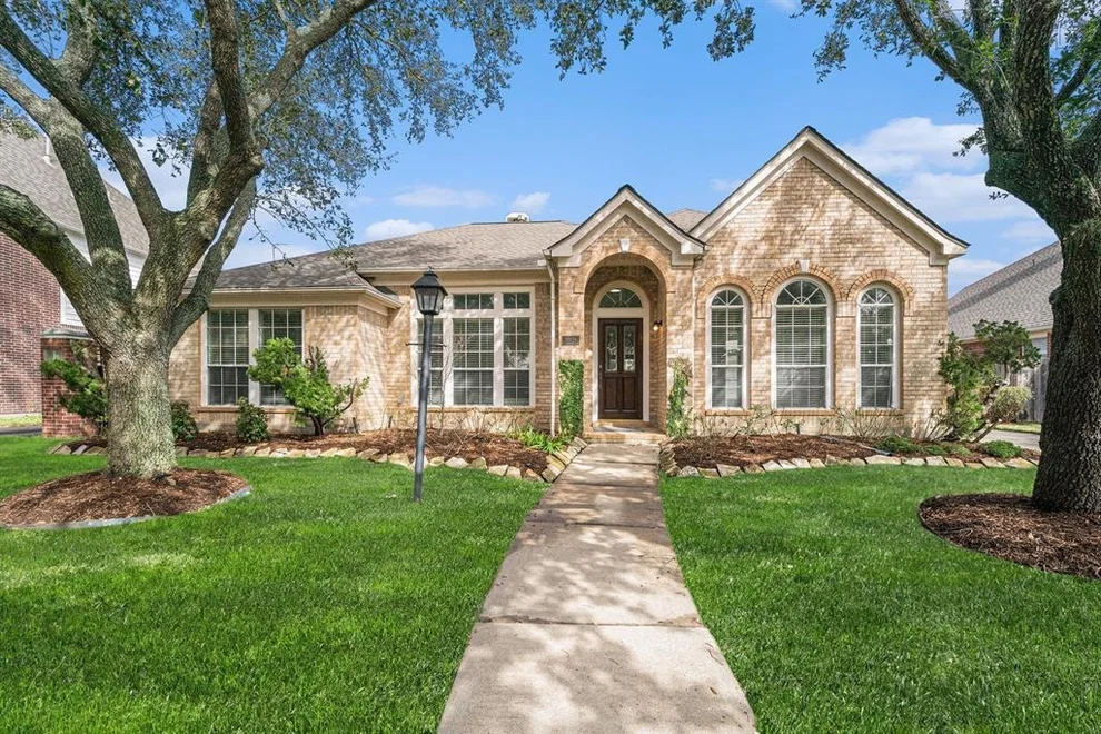 Unit for sale at 3926 Shadow Trace Circle, Houston, TX 77082