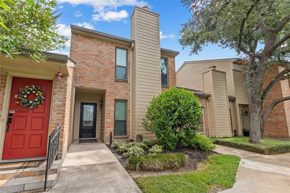 Unit for sale at 972 Memorial Village Drive, Houston, TX 77024