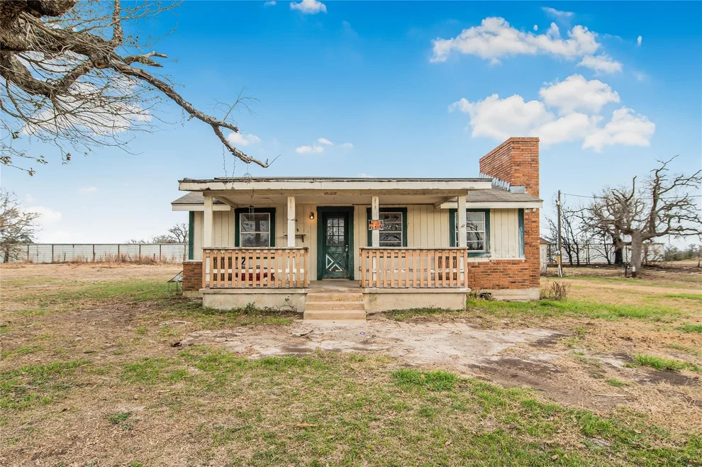 Unit for sale at 107 Leaning Oaks Street, Somerville, TX 77879