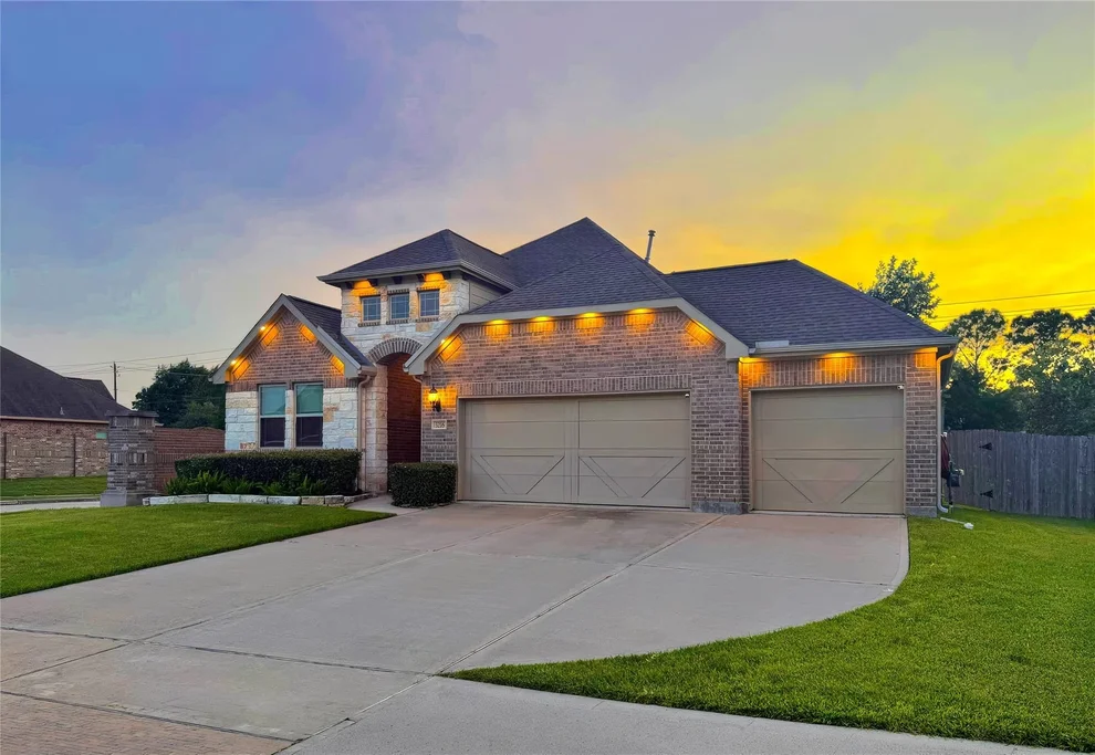 Unit for sale at 3216 Parker Drive, Pearland, TX 77584