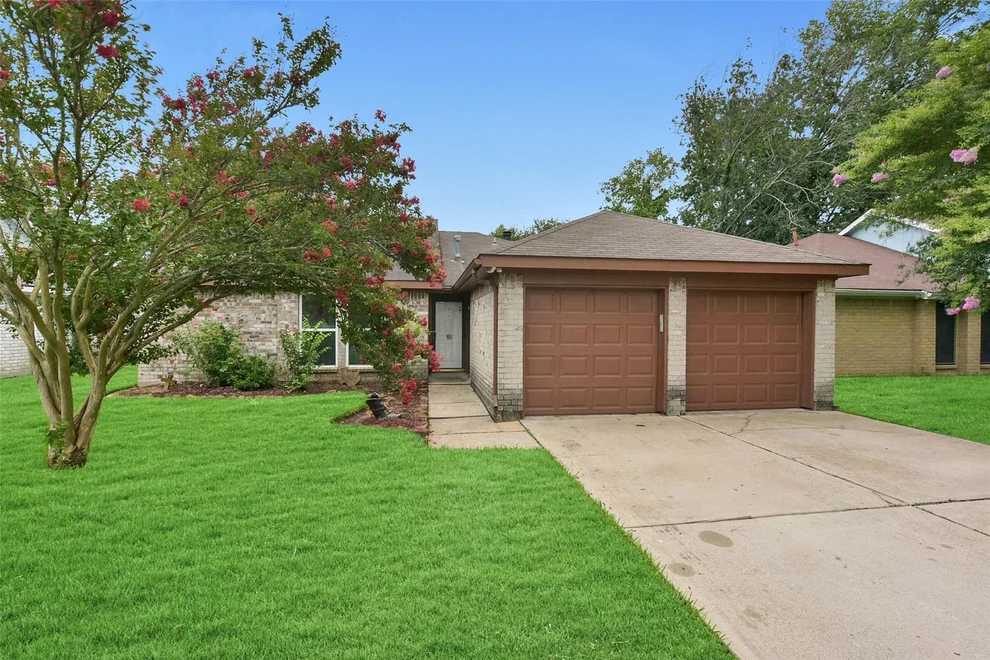 Unit for sale at 331 Enfield Drive, Highlands, TX 77562