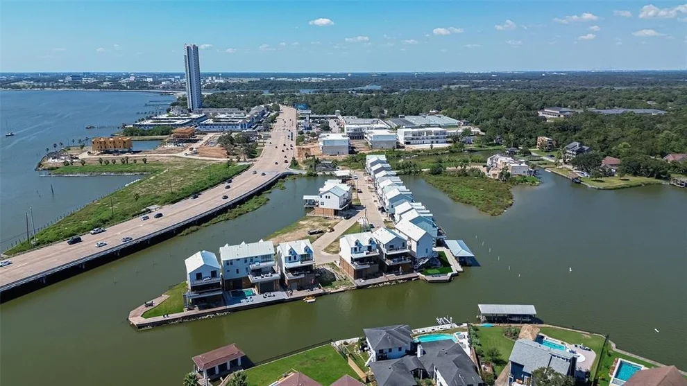 Unit for sale at 30 Commander Runco Lane, Seabrook, TX 77586