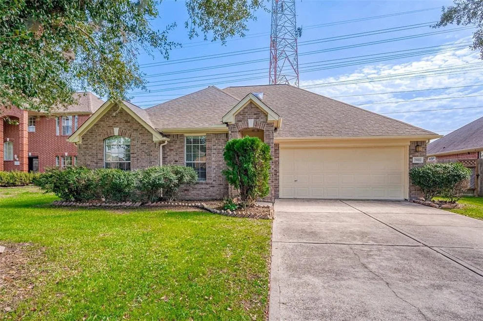 Unit for sale at 5911 Branch Lake Drive, Houston, TX 77066