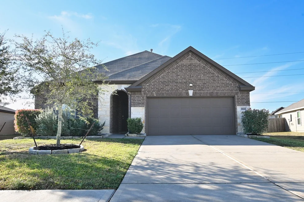 Unit for sale at 5920 Bluebonnet Lane, Rosenberg, TX 77469