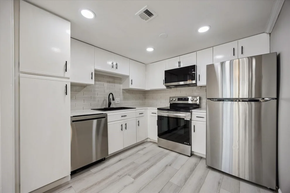 Unit for sale at 2016 Main Street, Houston, TX 77002