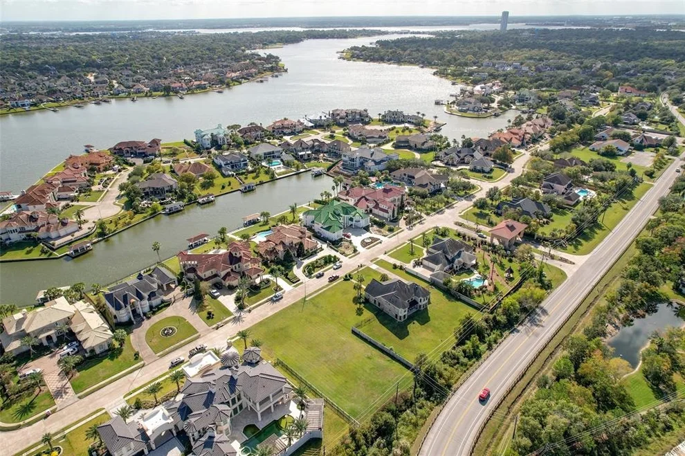 Unit for sale at 1780 Shore Line Drive, Seabrook, TX 77586