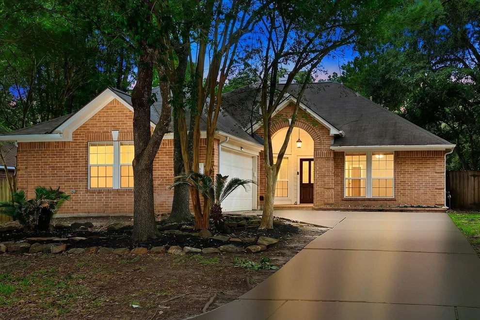 Unit for sale at 23 Lamps Glow Place, The Woodlands, TX 77382