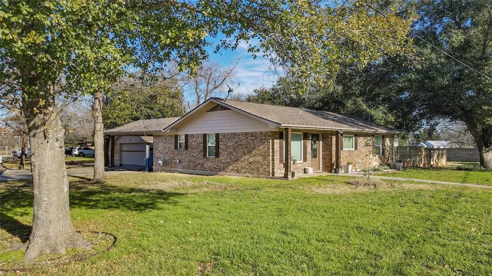 Unit for sale at 1006 Benedict Street, Caldwell, TX 77836
