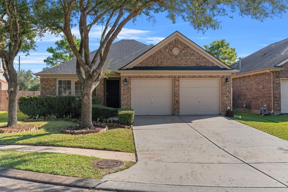 Unit for sale at 12304 Shady Brook Drive, Pearland, TX 77584