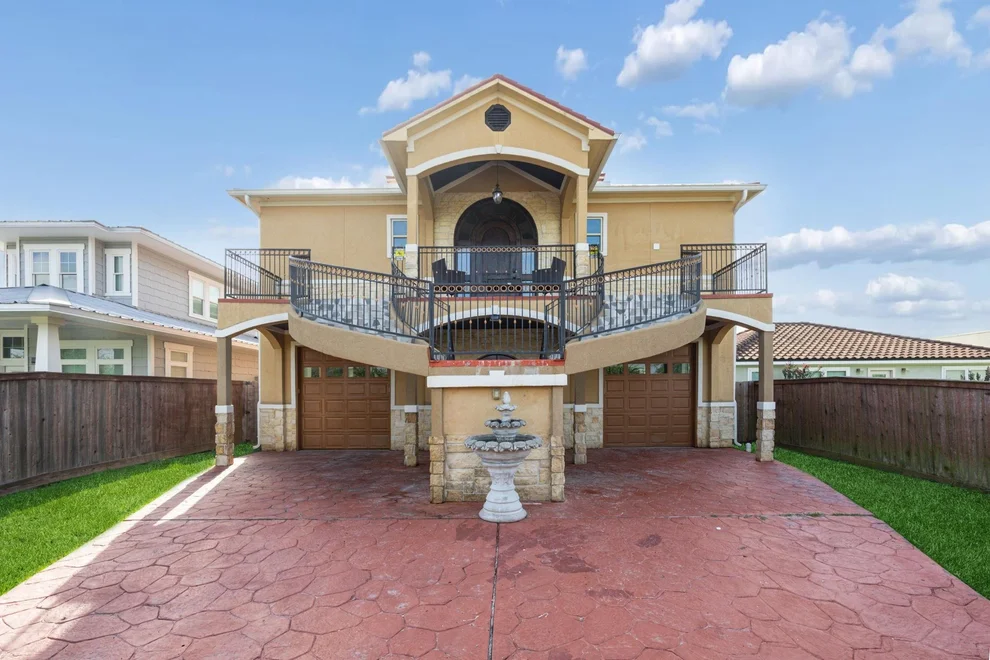 Unit for sale at 615 29th Street, Dickinson, TX 77539