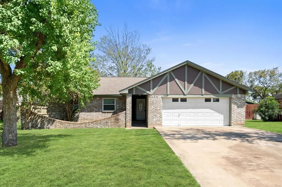 Unit for sale at 123 Ironwood Street, Lake Jackson, TX 77566