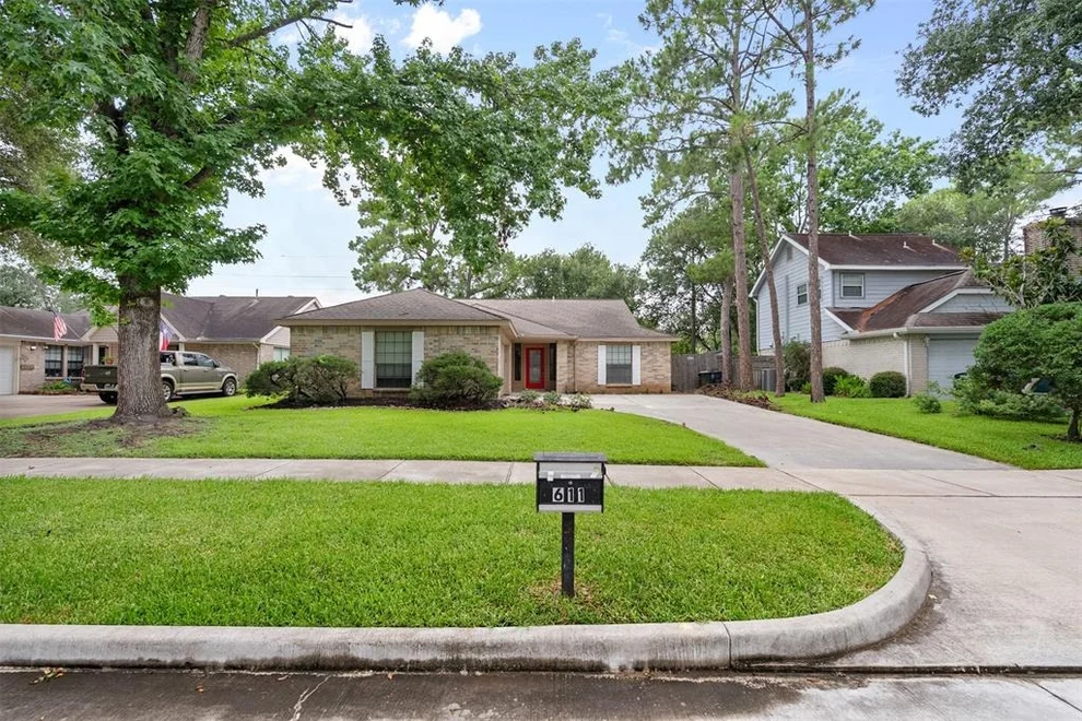 Unit for sale at 611 Muirwood Lane, Sugar Land, TX 77498