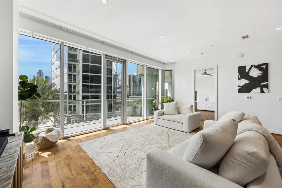 Unit for sale at 1600 Post Oak Boulevard, Houston, TX 77056