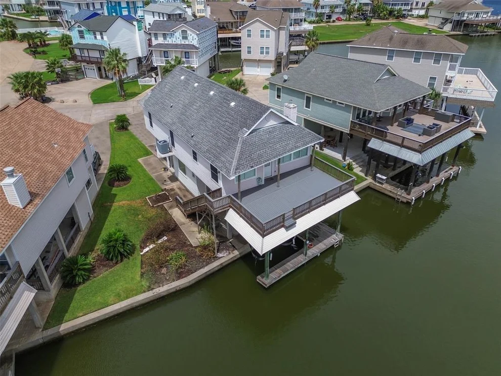 Unit for sale at 538 Sunset Circle, Tiki Island, TX 77554