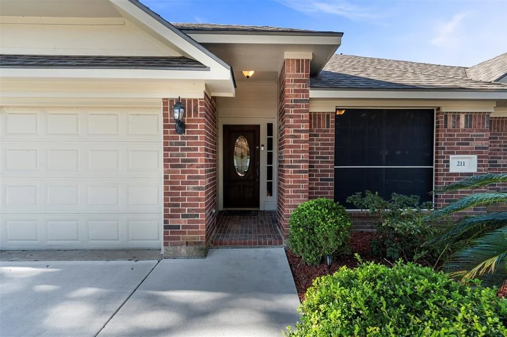 Unit for sale at 211 Briarwood Court, League City, TX 77573