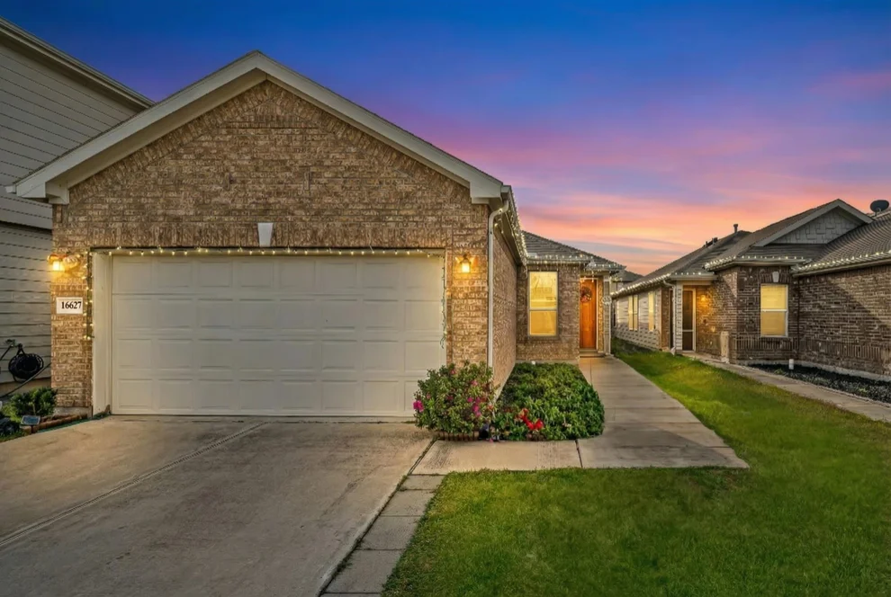 Unit for sale at 16627 Live Oak Canyon Drive, Houston, TX 77084