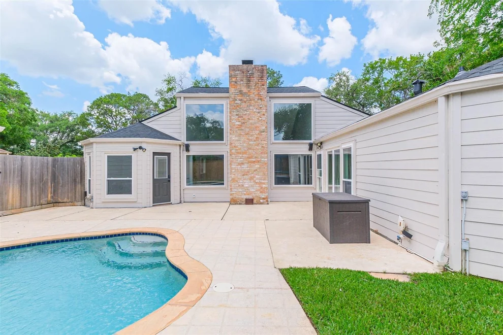Unit for sale at 11931 Riverview Drive, Houston, TX 77077