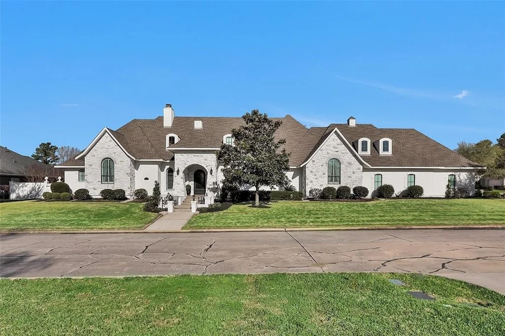 Unit for sale at 26 Cloverdale Court, Montgomery, TX 77356