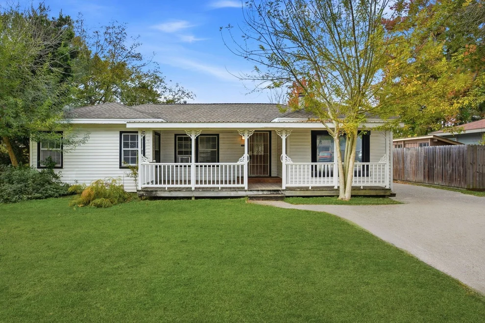 Unit for sale at 304 Baker Drive, Tomball, TX 77375