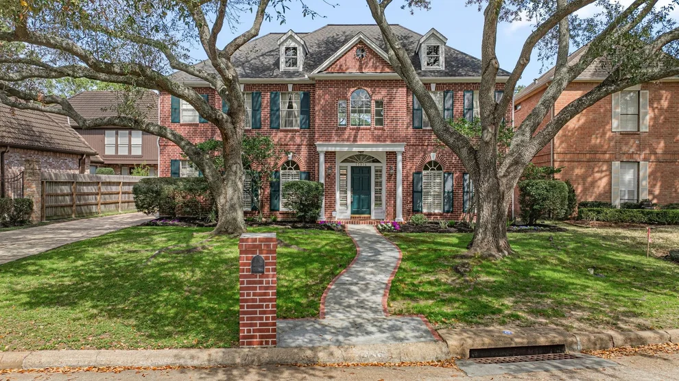 Unit for sale at 15914 S Barkers Landing Road, Houston, TX 77079